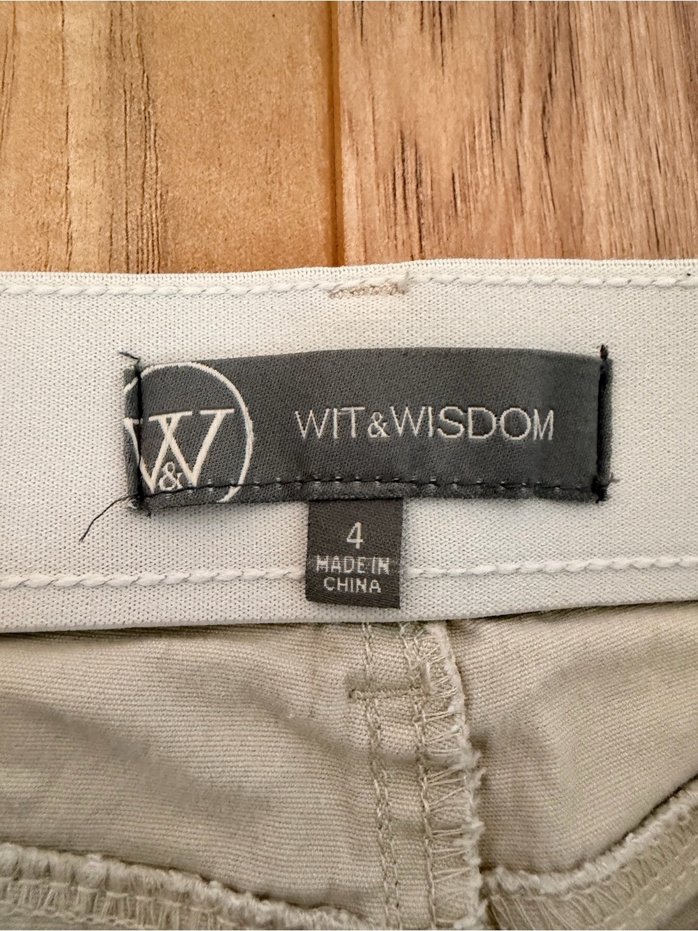 Wit & Wisdom Women’s Light Beige Khaki Casual Straight-Leg Capri Pants Size 4 - Picture 6 of 9